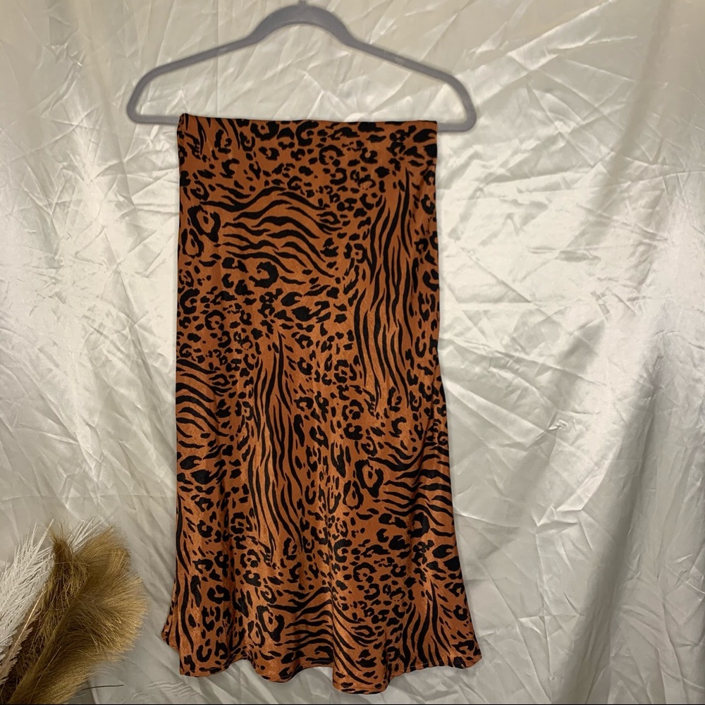 Midi leopard print skirt
